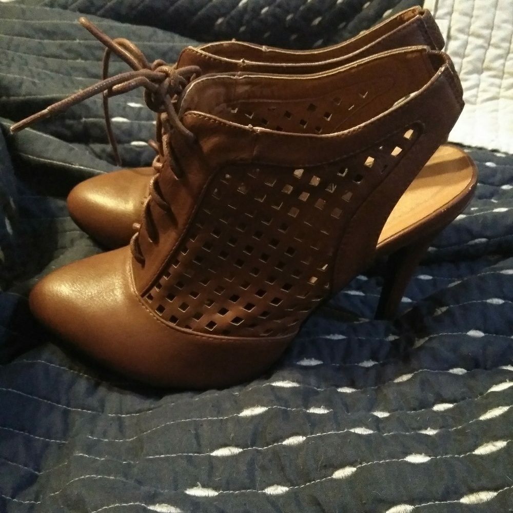 TORRID brown closed toe heels